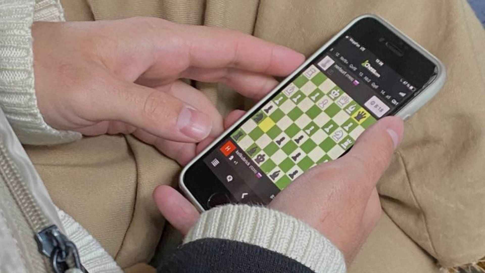 How Tournament Pressure Changes Poker Psychology